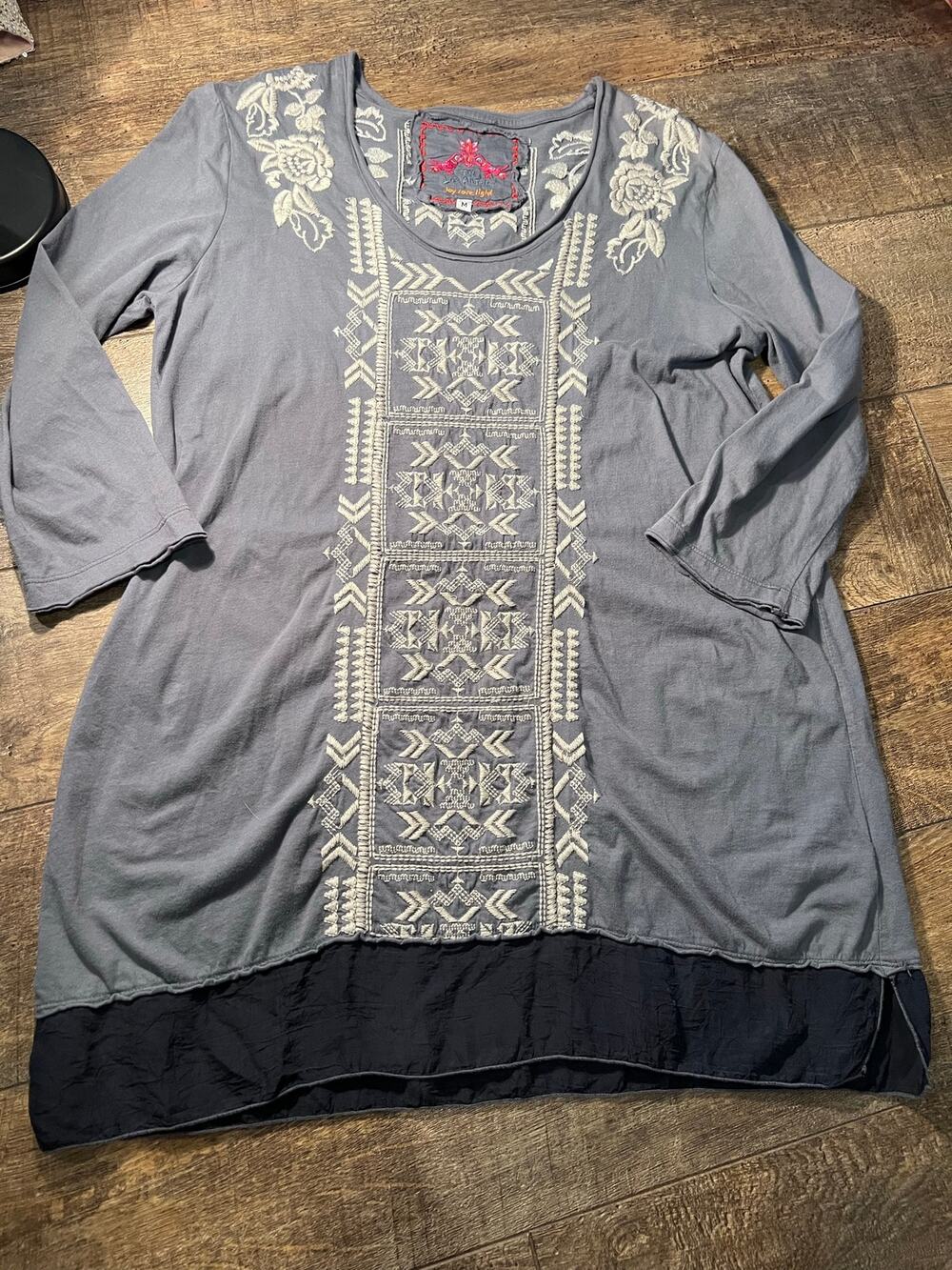 Johnny Was embroidered tunic 200$